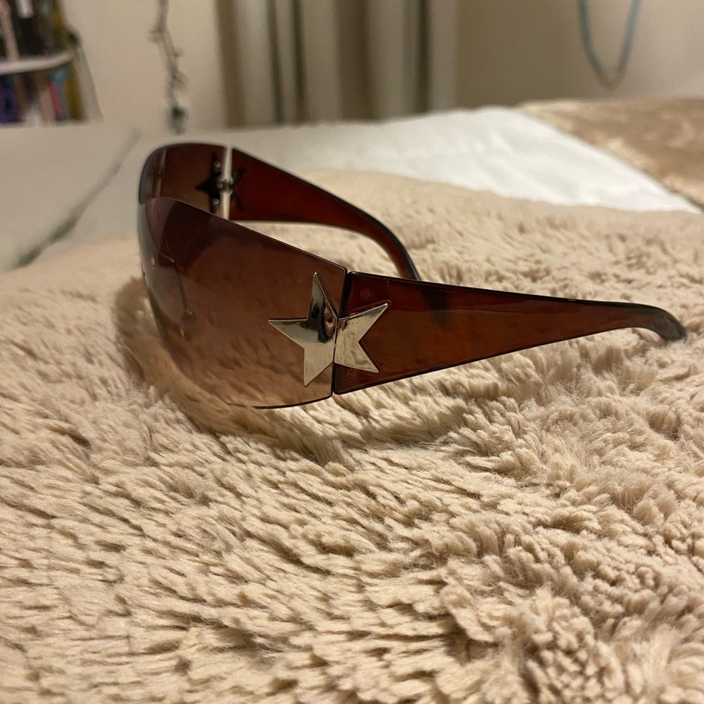 Stylish Brown Sunglasses with Star Detail